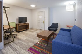 Holiday Inn Express & Suites (Golden Valley)
