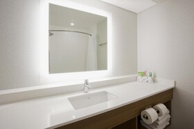 Holiday Inn Express & Suites (Golden Valley)