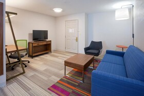 Holiday Inn Express & Suites (Golden Valley)