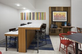 Holiday Inn Express & Suites (Golden Valley)