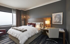 The Lofton Hotel Minneapolis, Tapestry Collection by Hilton
