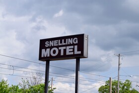 Snelling Motel