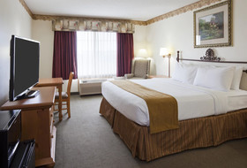Crossings by GrandStay Inn & Suites Montevideo
