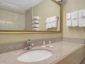 Super 8 by Wyndham Monticello