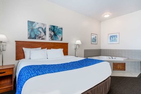 Travelodge & Suites by Wyndham Fargo/Moorhead