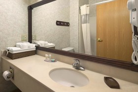 Travelodge & Suites by Wyndham Fargo/Moorhead