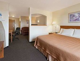 Travelodge & Suites by Wyndham Fargo/Moorhead