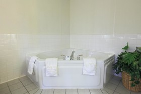 Asteria Inn & Suites - Northfield