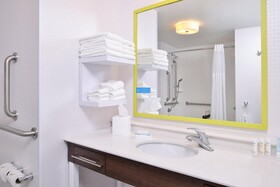 Hampton Inn & Suites Saint Paul Oakdale Woodbury by Hilton