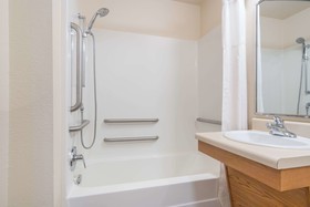 Days Inn & Suites by Wyndham Rochester Mayo Clinic South