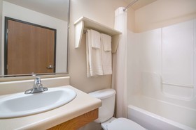 Days Inn & Suites by Wyndham Rochester Mayo Clinic South