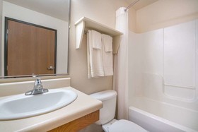 Days Inn & Suites by Wyndham Rochester Mayo Clinic South