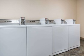 Days Inn & Suites by Wyndham Rochester Mayo Clinic South