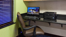 Holiday Inn Express Hotel & Suites Rochester West-Medical Center