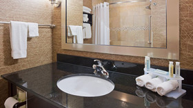 Holiday Inn Express Hotel & Suites Rochester West-Medical Center