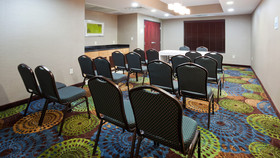 Holiday Inn Express Hotel & Suites Rochester West-Medical Center