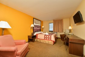 Super 8 by Wyndham Rochester Mayo Clinic Area