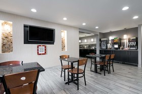 Super 8 by Wyndham Rochester Mayo Clinic Area