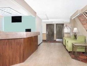 Super 8 by Wyndham Rochester Mayo Clinic Area