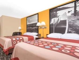 Super 8 by Wyndham Rochester Mayo Clinic Area