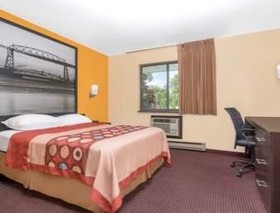 Super 8 by Wyndham Rochester Mayo Clinic Area
