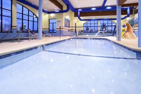Holiday Inn Express Hotel & Suites Roger