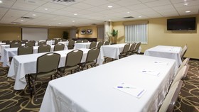 Holiday Inn Express Hotel & Suites Roger