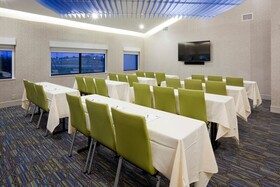 Holiday Inn Express Roseville-St. Paul