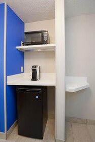 Holiday Inn Express Roseville-St. Paul