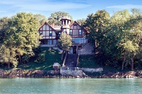 Spicer Castle Inn & Restaurant