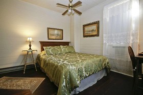 Spicer Castle Inn & Restaurant