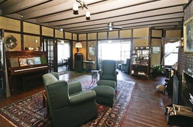Spicer Castle Inn & Restaurant