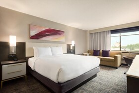 DoubleTree by Hilton St. Paul East