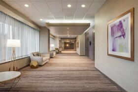 DoubleTree by Hilton St. Paul East