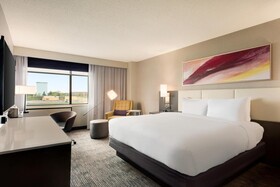 DoubleTree by Hilton St. Paul East