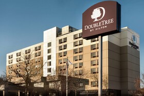 DoubleTree by Hilton St. Paul East