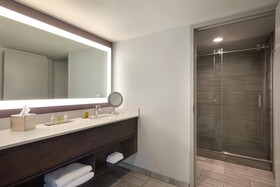 DoubleTree by Hilton St. Paul East