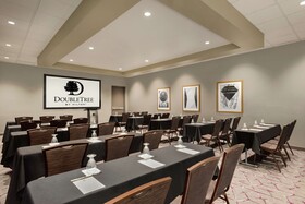 DoubleTree by Hilton St. Paul East