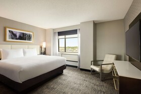 DoubleTree by Hilton St. Paul East