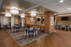 DoubleTree by Hilton St. Paul East