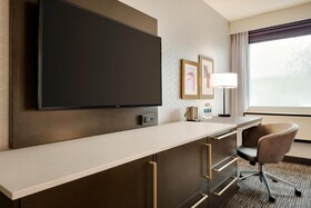 DoubleTree by Hilton St. Paul East