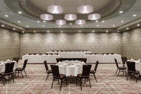 DoubleTree by Hilton St. Paul East