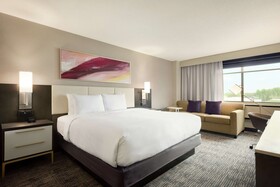DoubleTree by Hilton St. Paul East