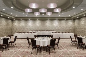 DoubleTree by Hilton St. Paul East