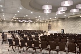 DoubleTree by Hilton St. Paul East