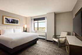 DoubleTree by Hilton St. Paul East