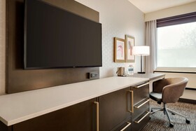 DoubleTree by Hilton St. Paul East