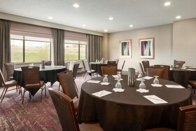 DoubleTree by Hilton St. Paul East