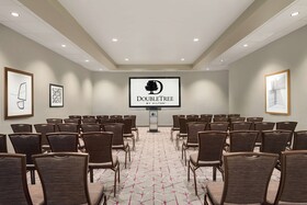 DoubleTree by Hilton St. Paul East