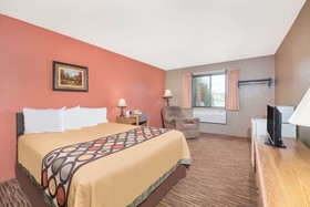 Super 8 by Wyndham Warroad